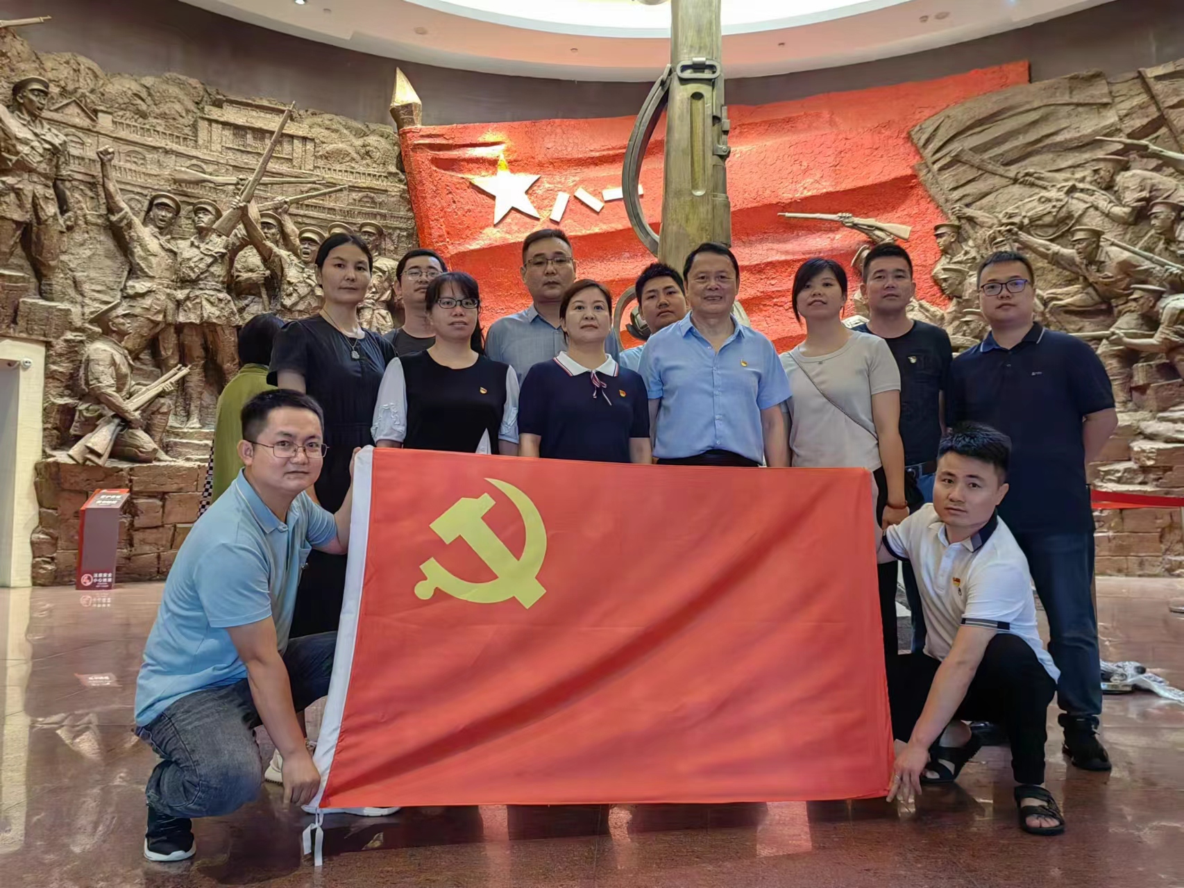 賡續紅色血脈，傳承建黨精神                                                    ——江西誠建黨支部開(kāi)展“慶七一，感黨恩，跟黨走”主題黨日活動(dòng)
