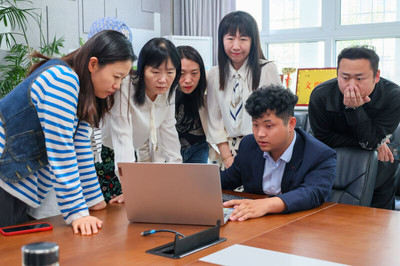 鄭州市信息技術(shù)學(xué)校成功召開移動應(yīng)用服務(wù)與技術(shù)、大數(shù)據(jù)技術(shù)應(yīng)用項目論證會